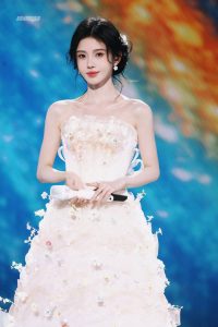 鞠婧祎 原图去衣-脱衣论坛-社区-巨乳图库