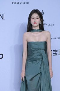 白鹿 全裸去衣-脱衣论坛-社区-巨乳图库